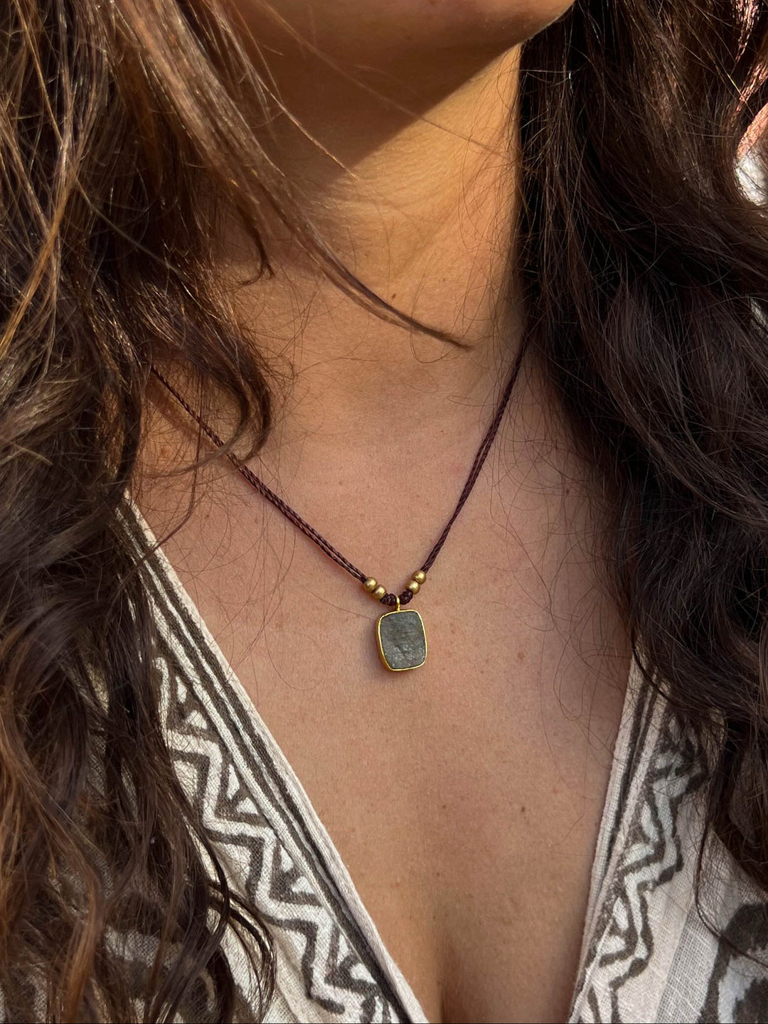 Blue Alchemy - Raw Labradorite Necklace, Goldplated