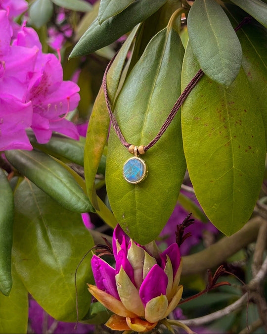 Blue Alchemy Round - Short Labradorite Necklace Macrame