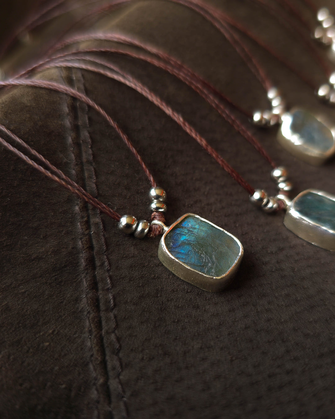 Blue Alchemy - Zilveren Labradoriet Ketting