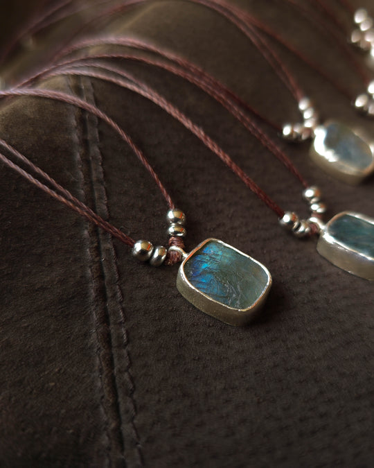 Blue Alchemy - Zilveren Labradoriet Ketting