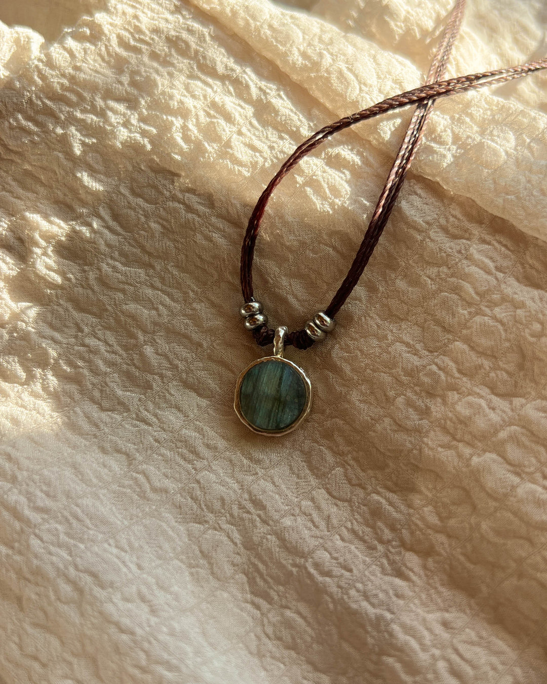 Blue Alchemy - Zilveren Labradoriet Ketting
