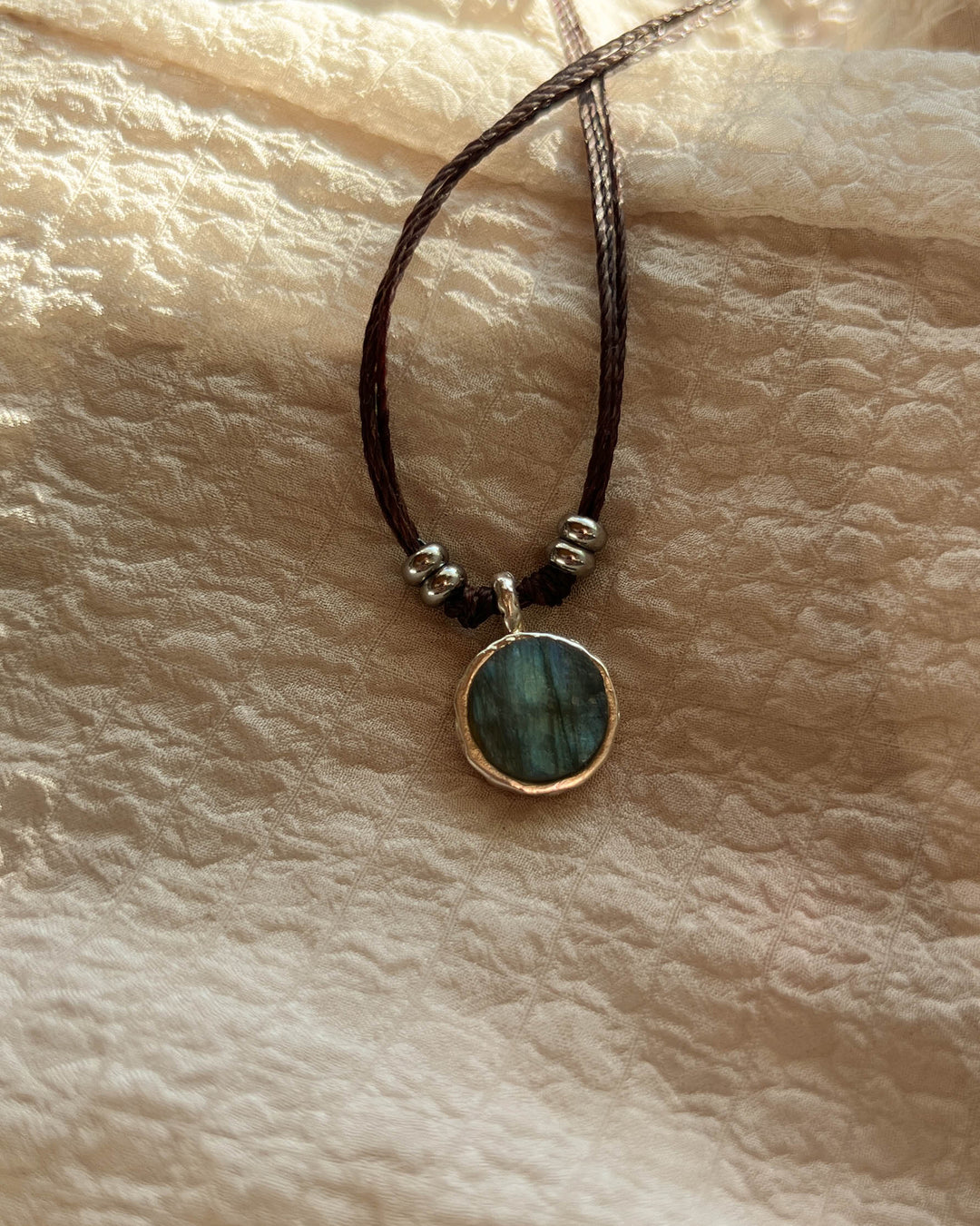 Blue Alchemy - Zilveren Labradoriet Ketting