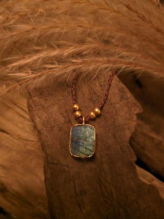 Blue Alchemy - Raw Labradorite Necklace, Goldplated